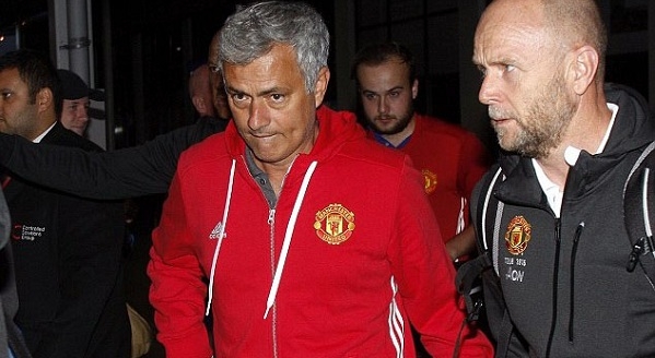 Hủy trận đấu bạc triệu, M.U hối hả về nước đón Pogba